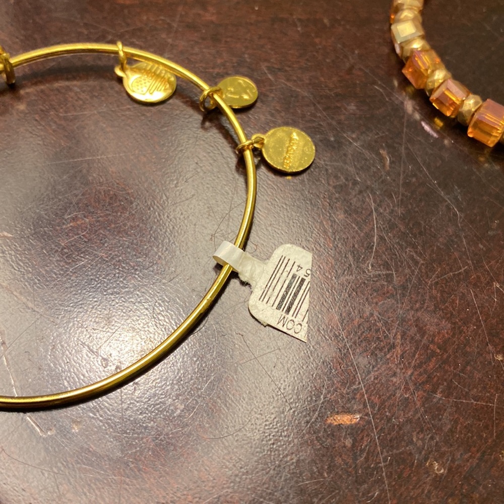 Bracelets (2) - Picture 10 of 10